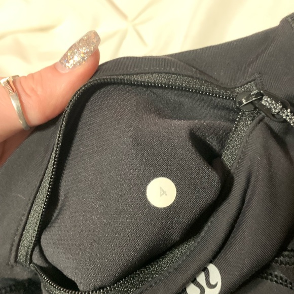 LULULEMON size 4 mesh side leggings - Picture 5 of 5